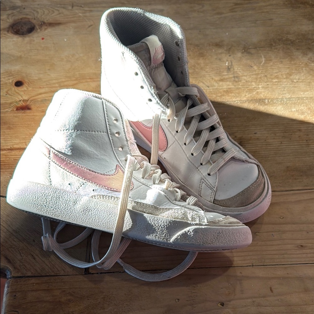 Kids Blazer High-Top Sneakers in White and Pink